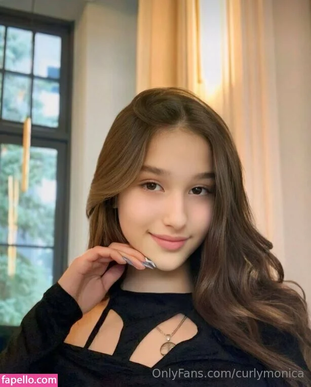 curlymonica Onlyfans Photo Gallery 