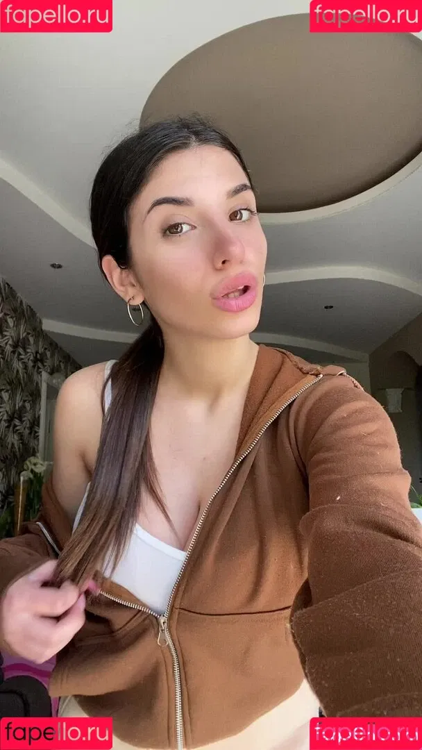 Ika D'Auria Onlyfans Photo Gallery 