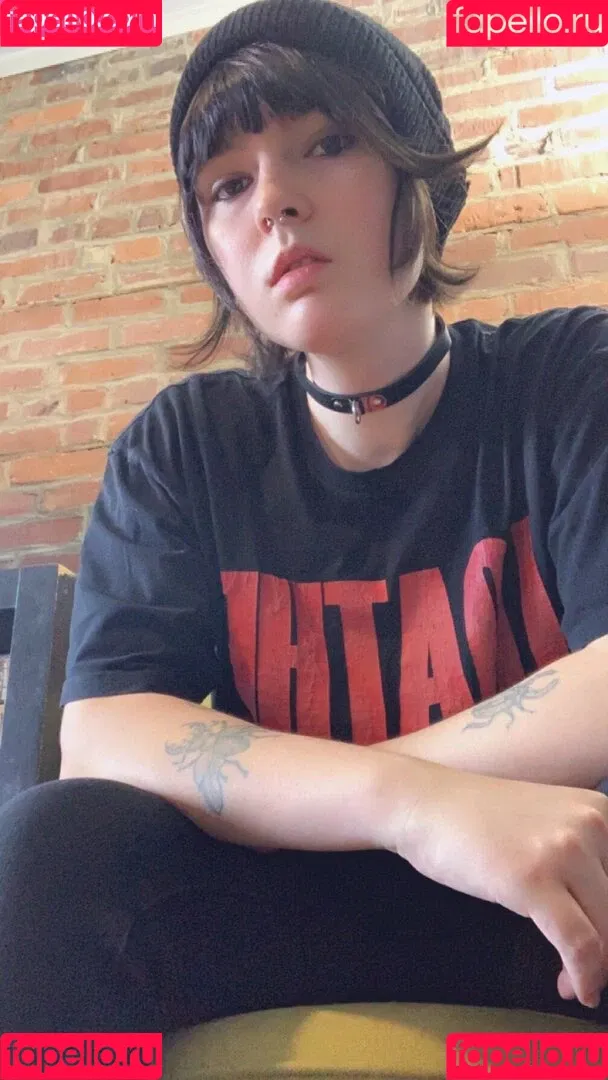 Lain Arbor Onlyfans Photo Gallery 