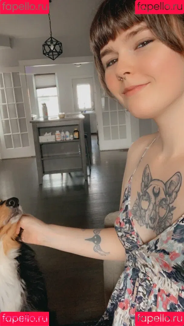 Lain Arbor Onlyfans Photo Gallery 