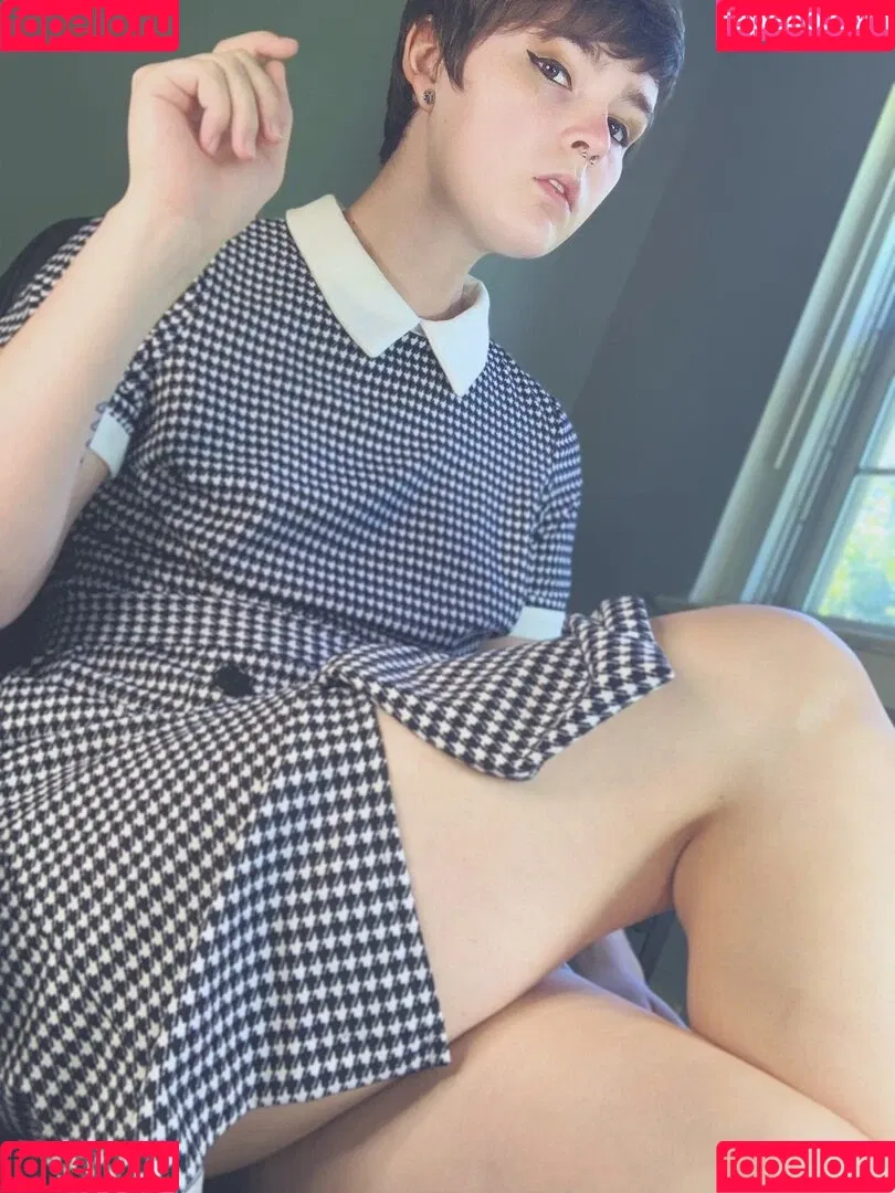 Lain Arbor Onlyfans Photo Gallery 