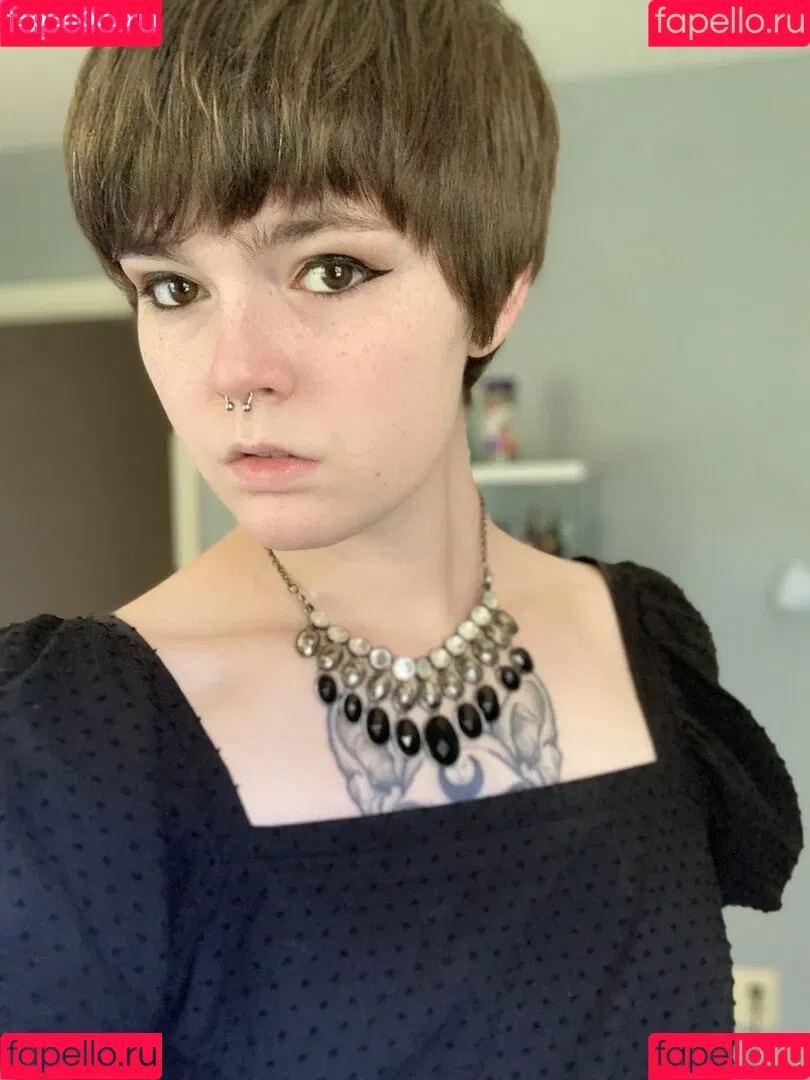 Lain Arbor Onlyfans Photo Gallery 