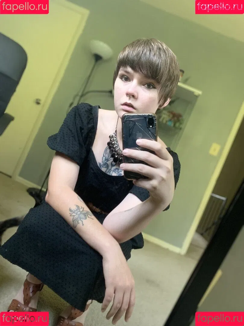 Lain Arbor Onlyfans Photo Gallery 
