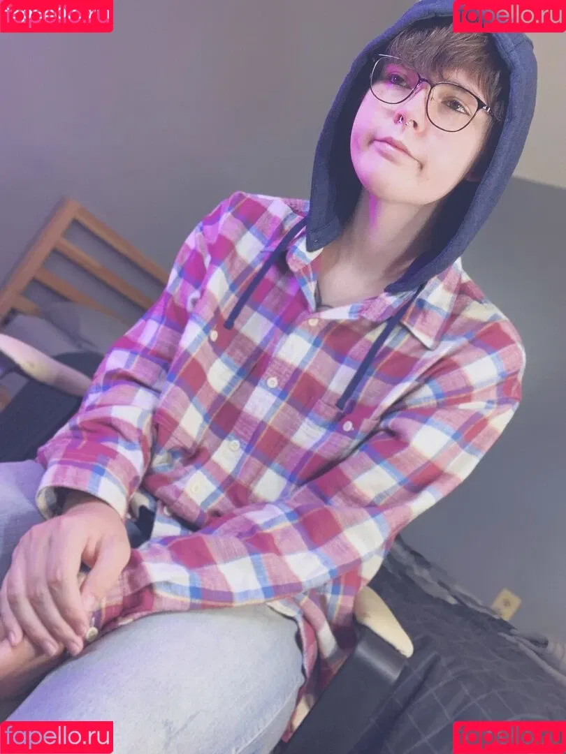 Lain Arbor Onlyfans Photo Gallery 