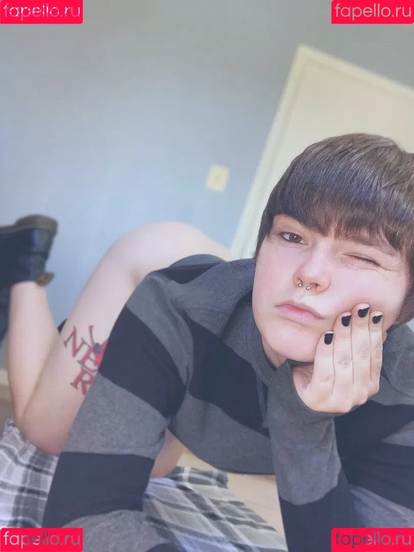 Lain Arbor Onlyfans Photo Gallery 
