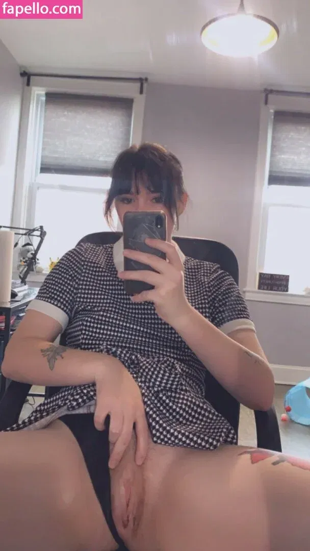 Lain Arbor Onlyfans Photo Gallery 