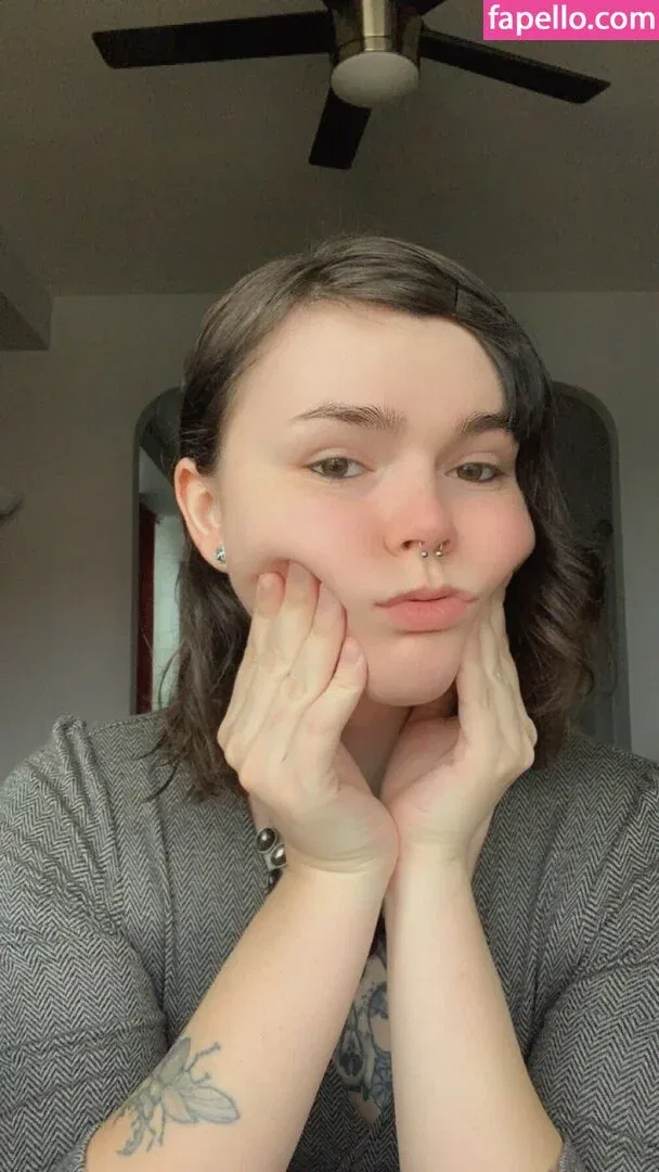 Lain Arbor Onlyfans Photo Gallery 