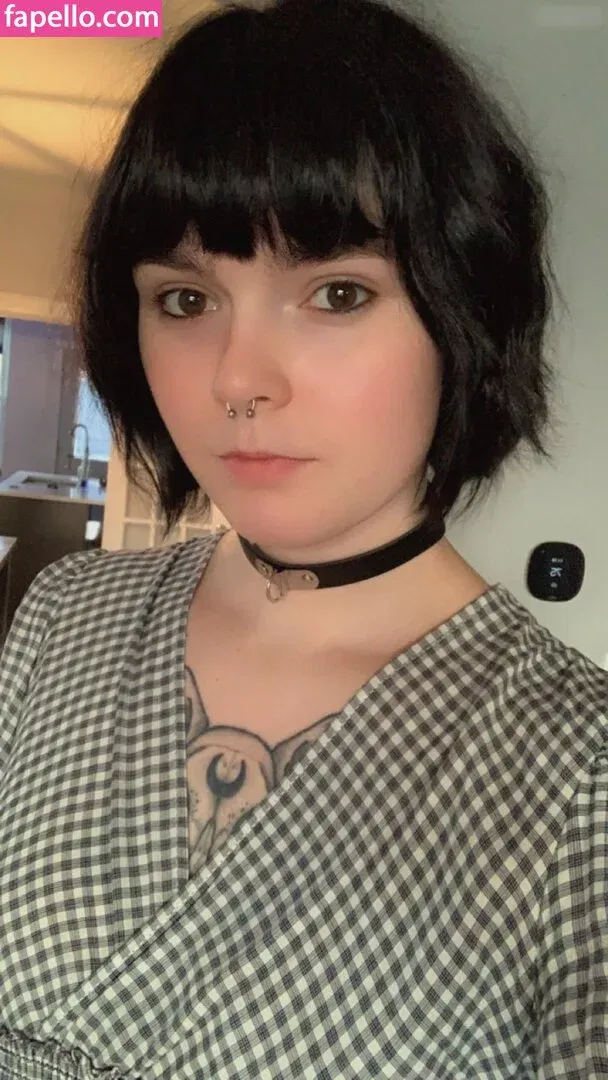 Lain Arbor Onlyfans Photo Gallery 