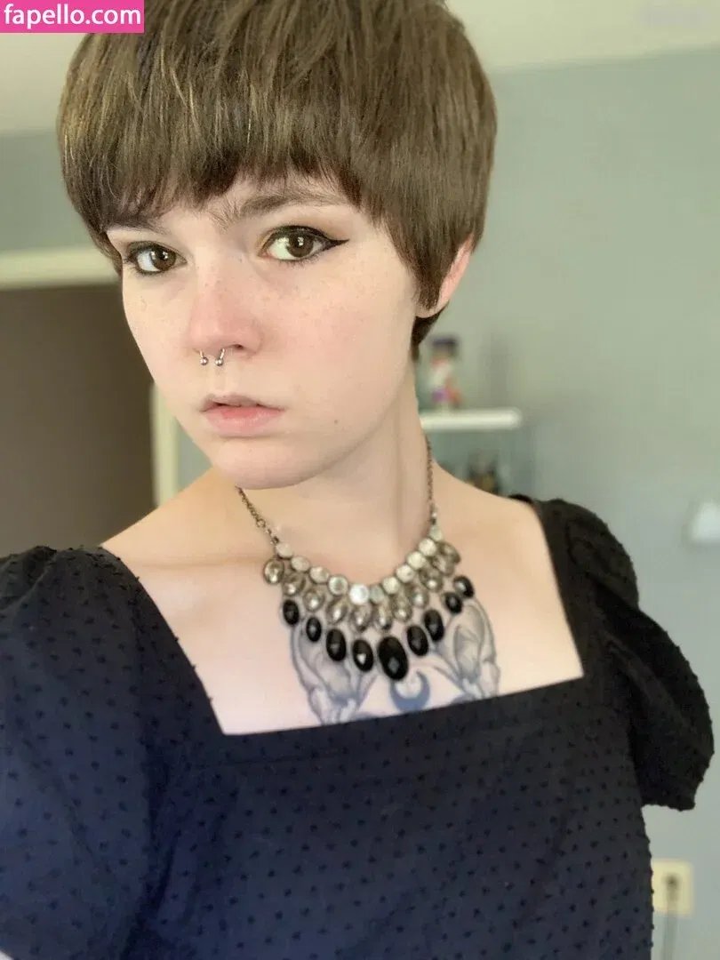 Lain Arbor Onlyfans Photo Gallery 