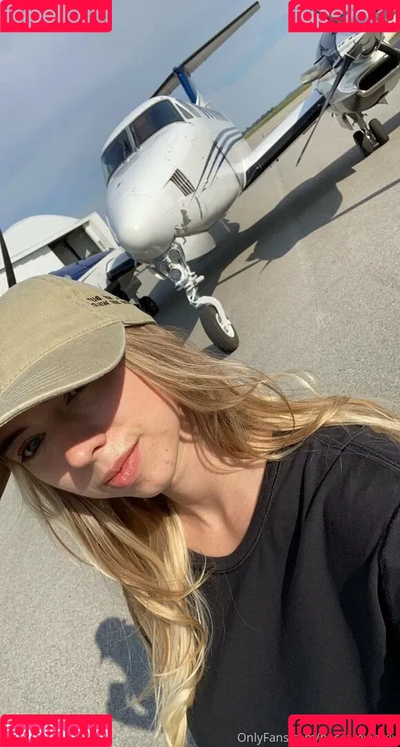 becca_aviatrix Onlyfans Photo Gallery 