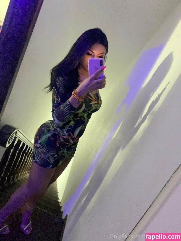 emilysales19 Onlyfans Photo Gallery 