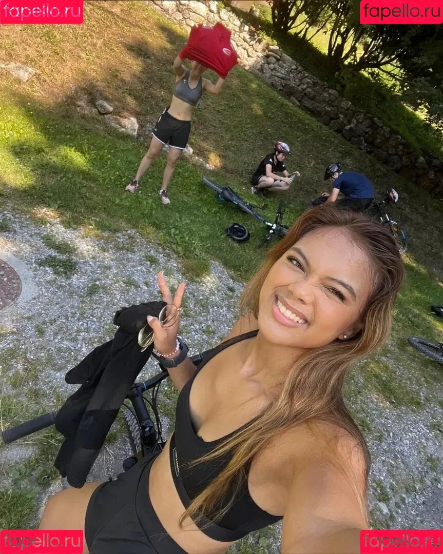 Bianca Bustamante Onlyfans Photo Gallery 