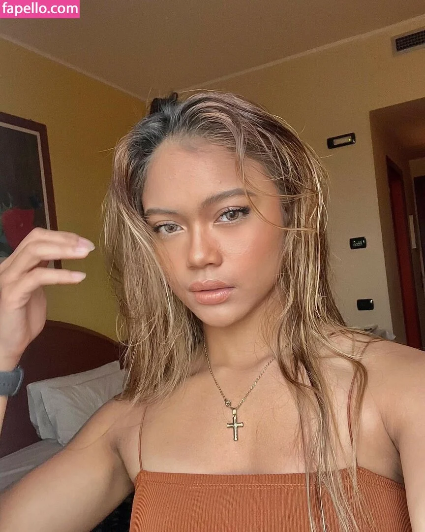 Bianca Bustamante Onlyfans Photo Gallery 