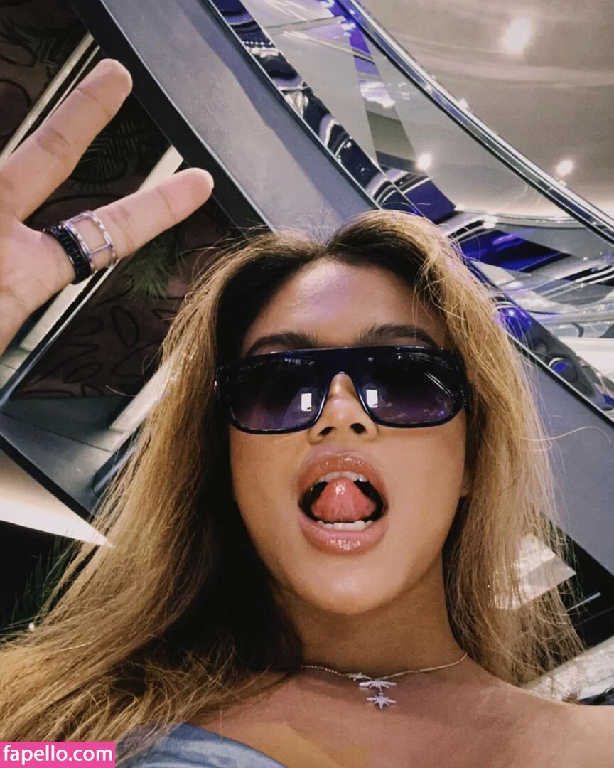 Bianca Bustamante Onlyfans Photo Gallery 