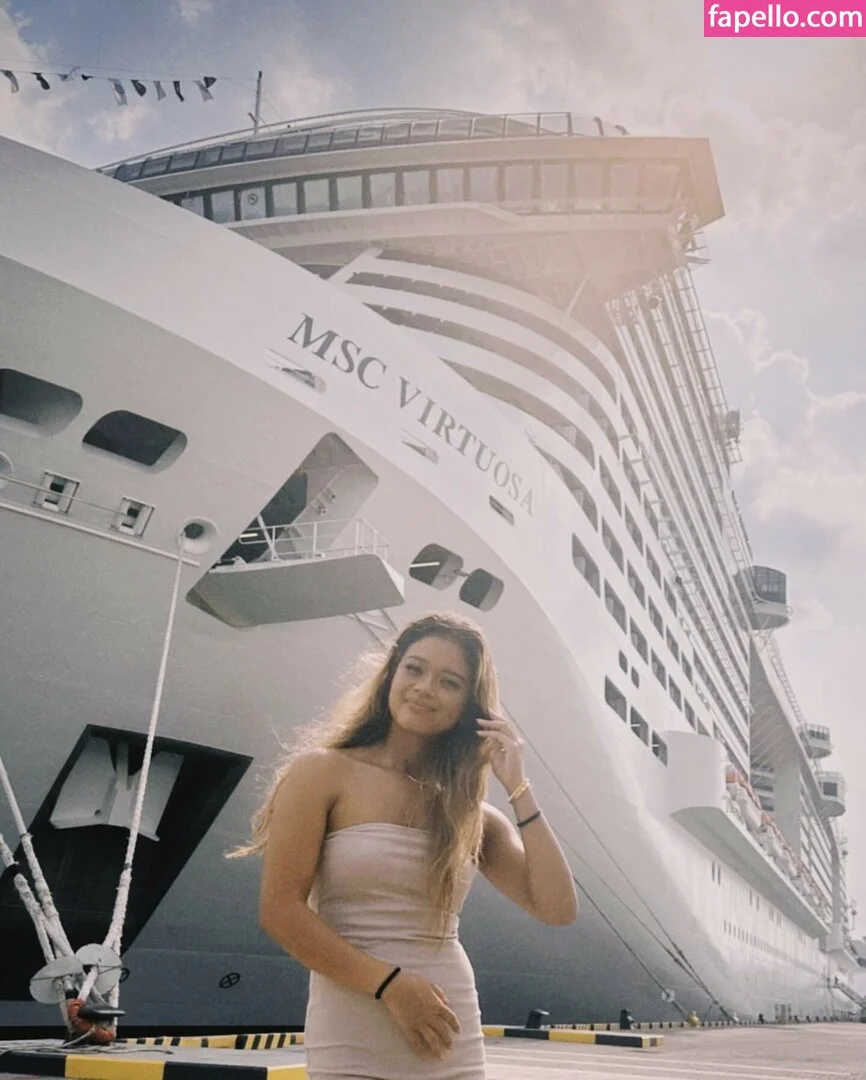 Bianca Bustamante Onlyfans Photo Gallery 