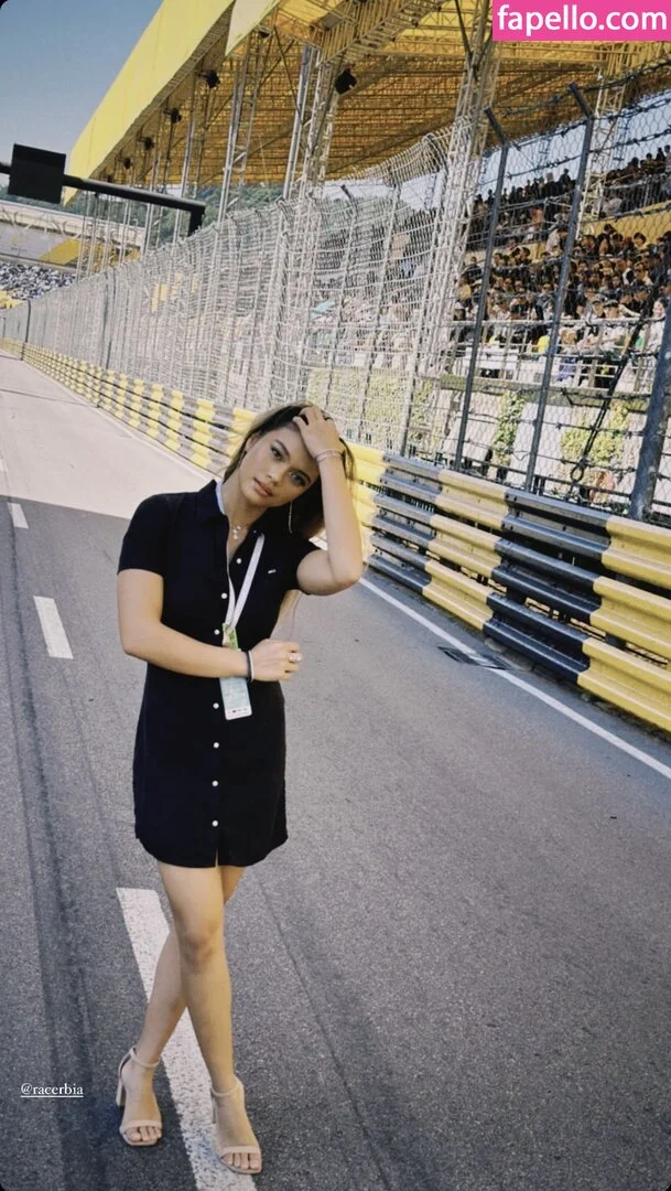 Bianca Bustamante Onlyfans Photo Gallery 