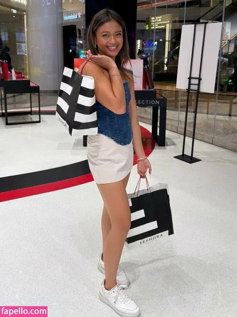 Bianca Bustamante Onlyfans Photo Gallery 