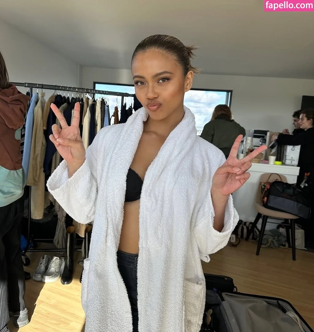 Bianca Bustamante Onlyfans Photo Gallery 