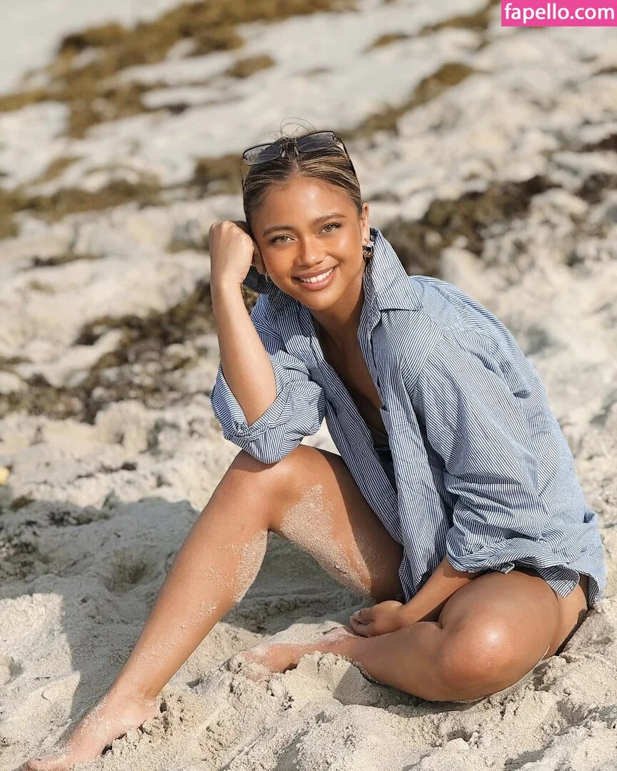 Bianca Bustamante Onlyfans Photo Gallery 