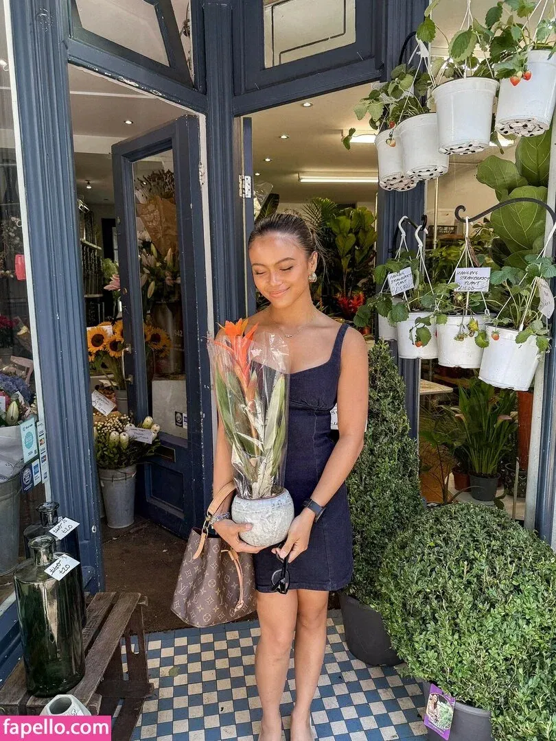 Bianca Bustamante Onlyfans Photo Gallery 