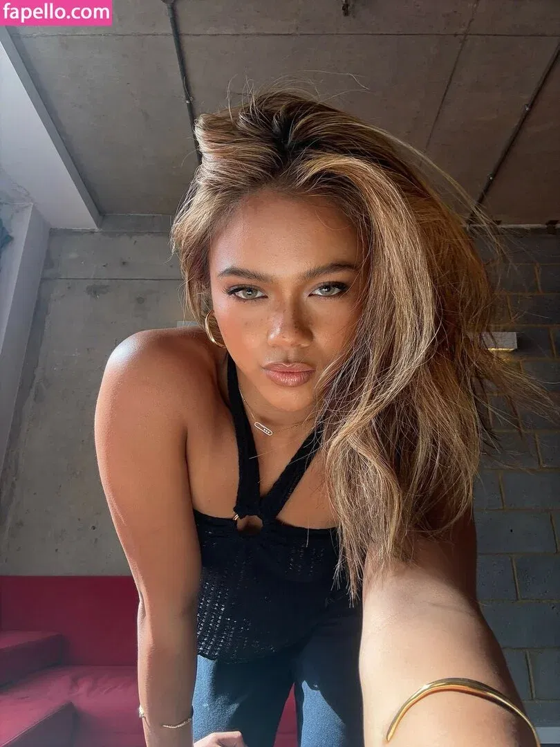 Bianca Bustamante Onlyfans Photo Gallery 