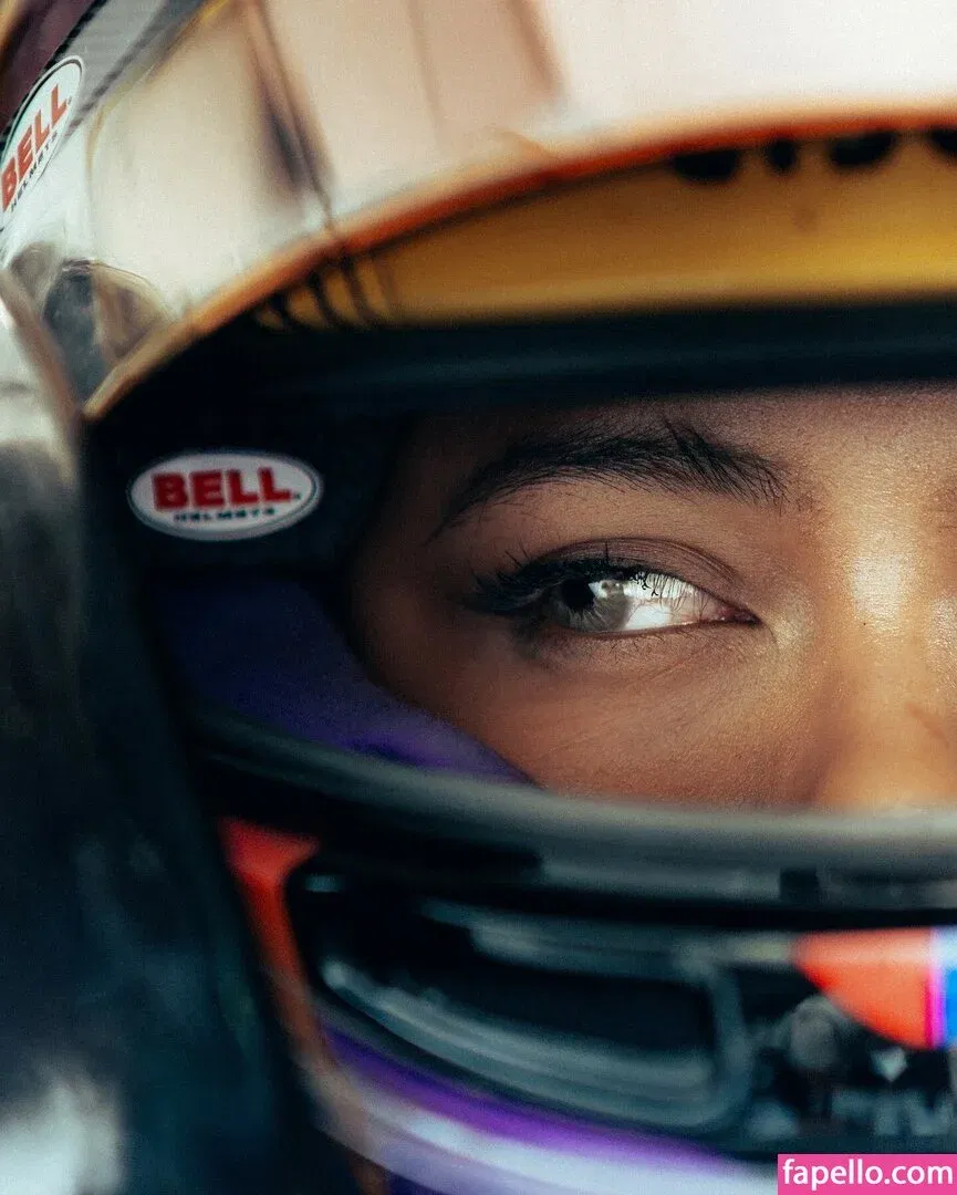 Bianca Bustamante Onlyfans Photo Gallery 