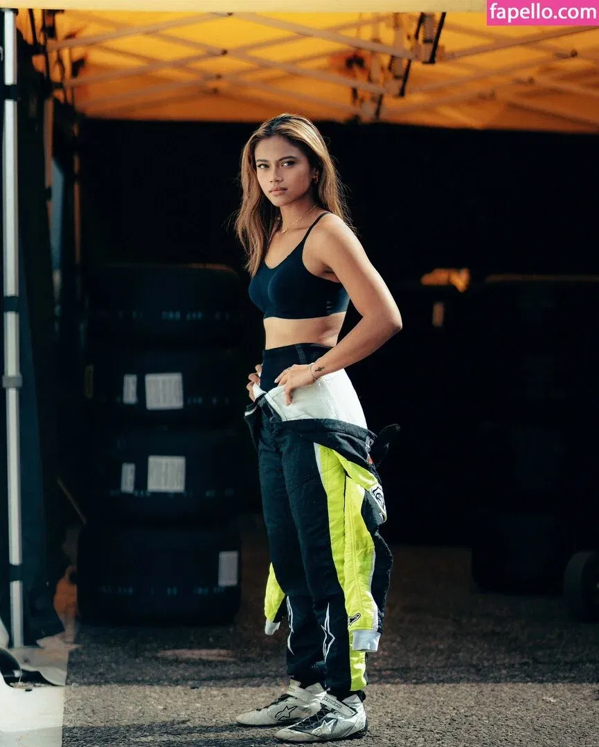 Bianca Bustamante Onlyfans Photo Gallery 