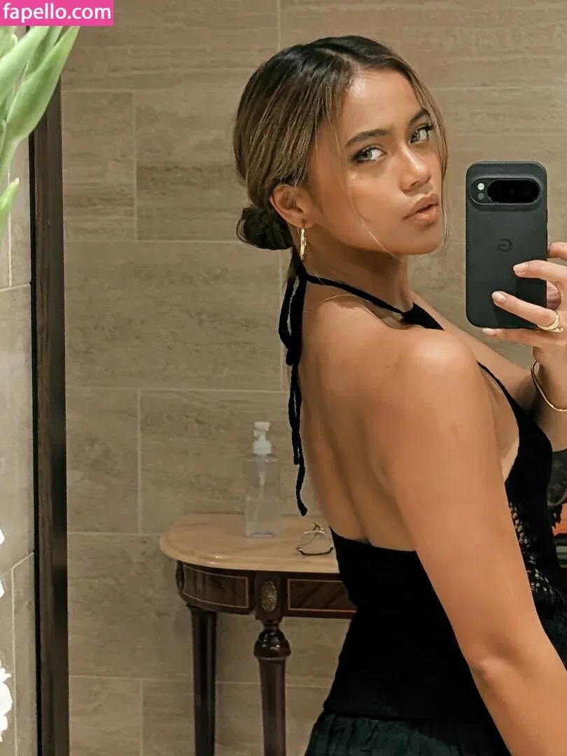 Bianca Bustamante Onlyfans Photo Gallery 