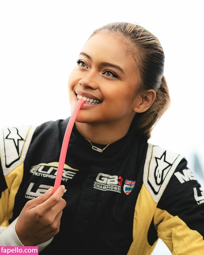 Bianca Bustamante Onlyfans Photo Gallery 