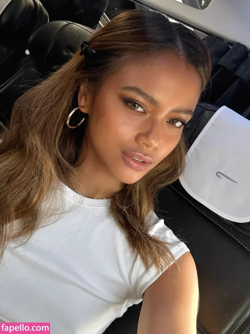 Bianca Bustamante Onlyfans Photo Gallery 