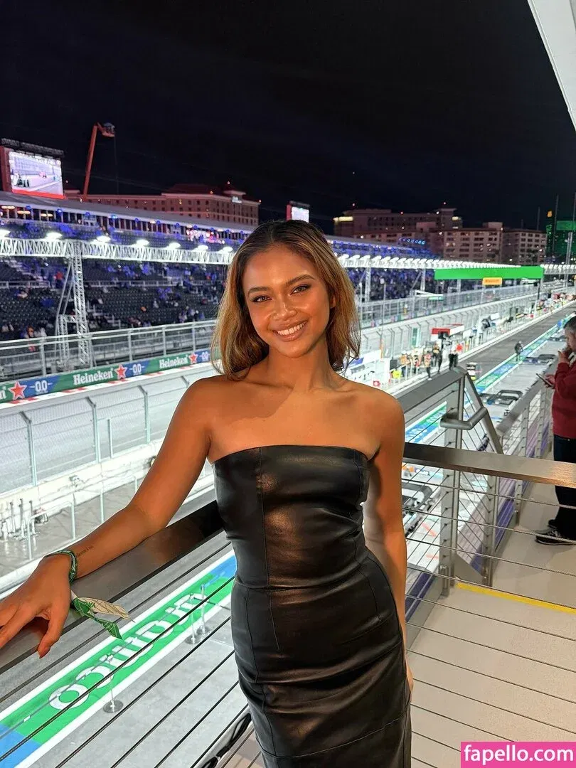 Bianca Bustamante Onlyfans Photo Gallery 