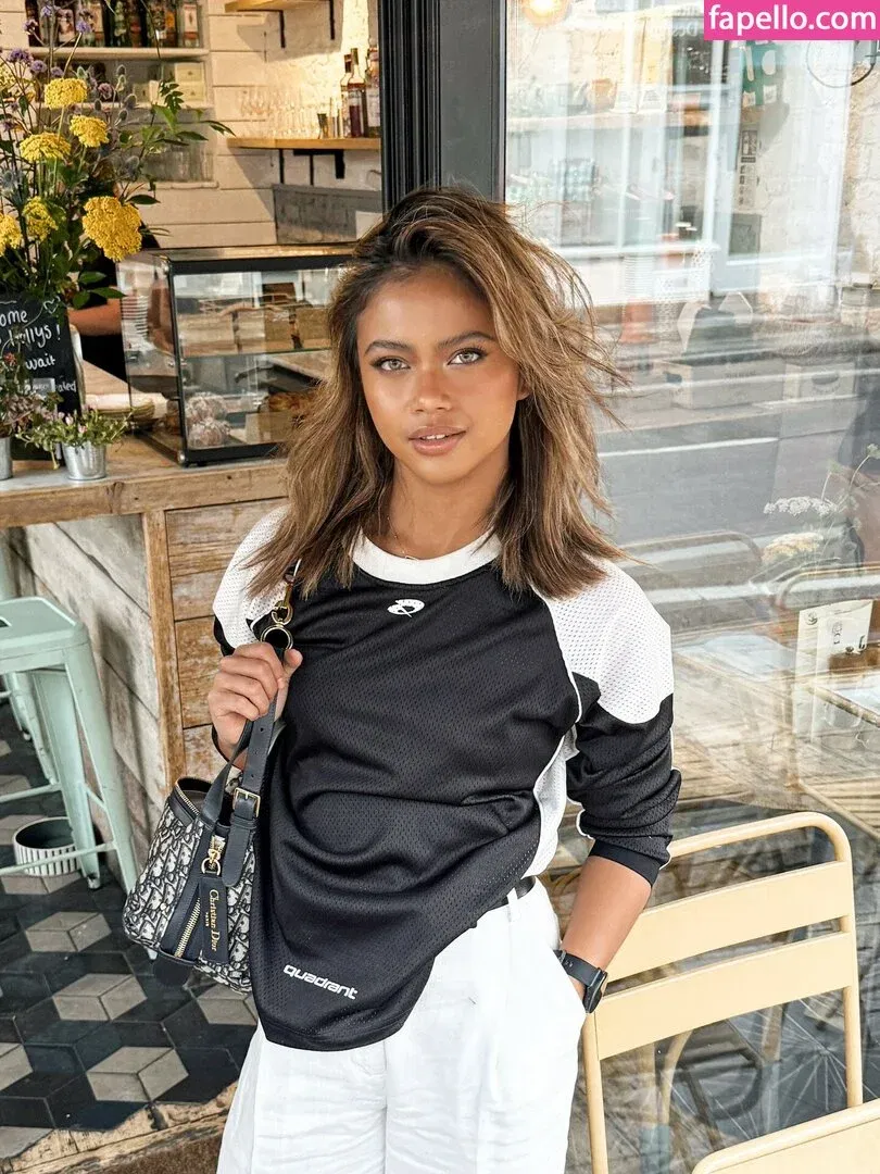 Bianca Bustamante Onlyfans Photo Gallery 