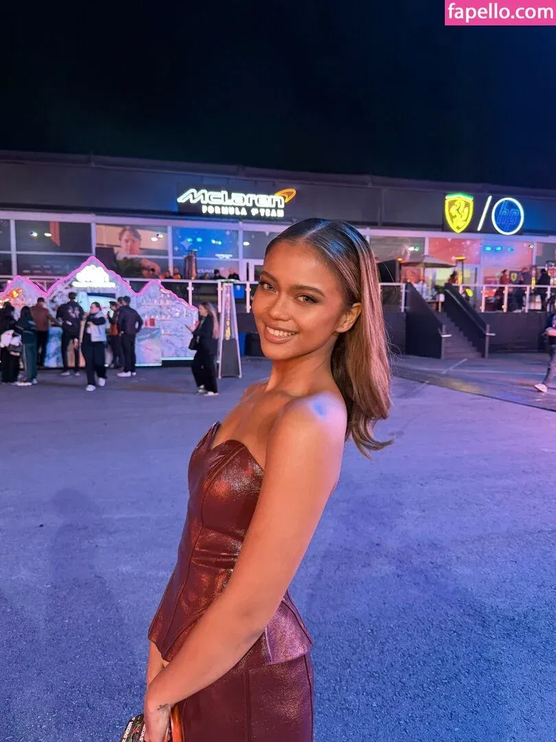 Bianca Bustamante Onlyfans Photo Gallery 