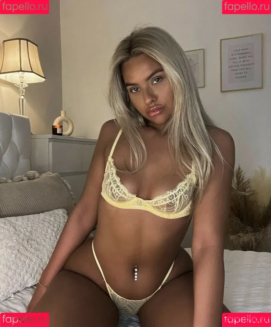 Hollyhenson Onlyfans Photo Gallery 