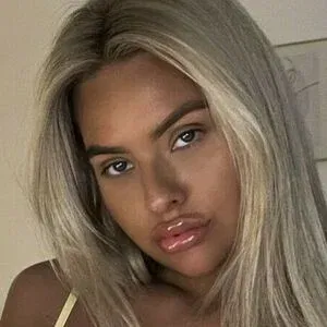 Hollyhenson Onlyfans Photo Gallery 