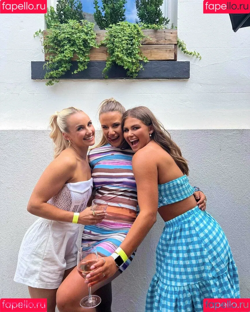 Mikalah Burgess Onlyfans Photo Gallery 