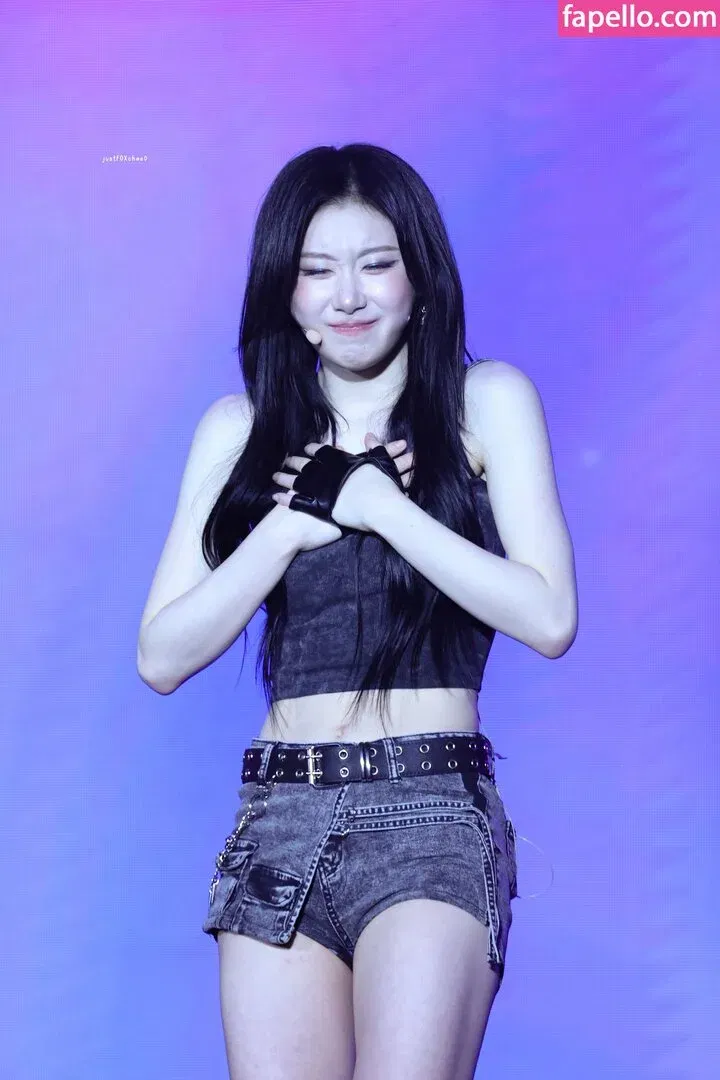 Chaeryeong Onlyfans Photo Gallery 