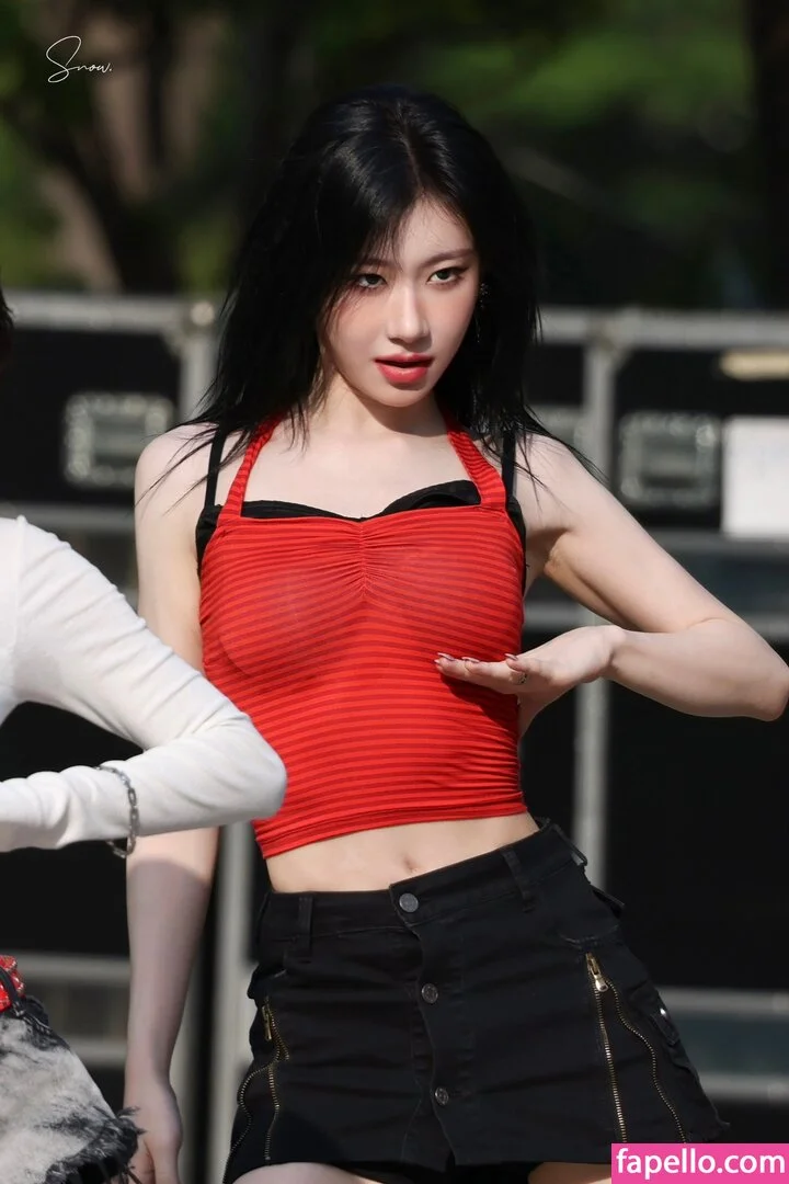 Chaeryeong Onlyfans Photo Gallery 