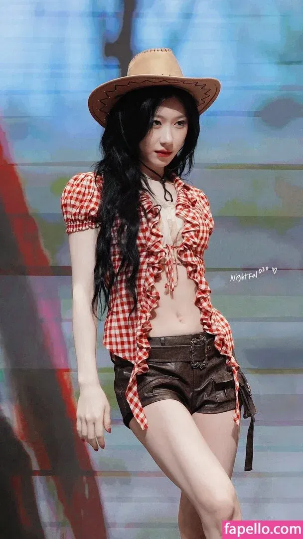 Chaeryeong Onlyfans Photo Gallery 