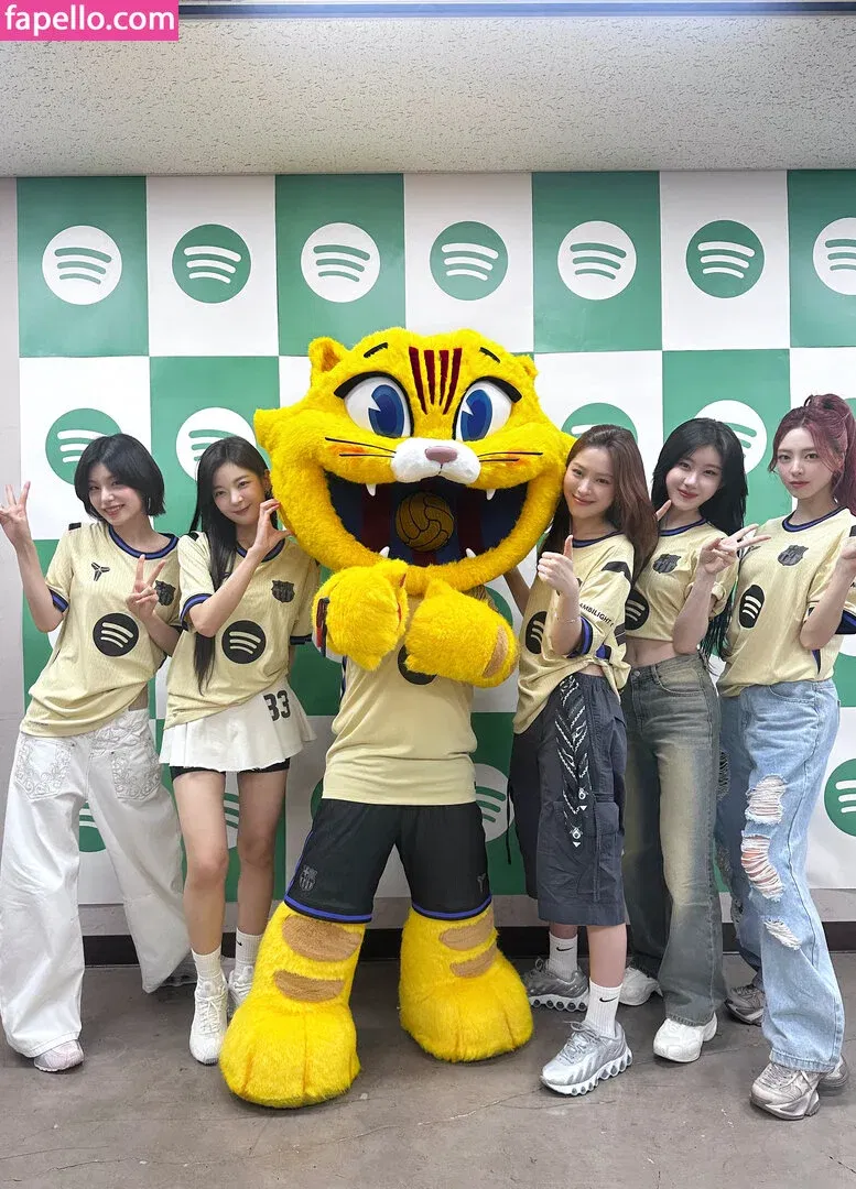 Chaeryeong Onlyfans Photo Gallery 