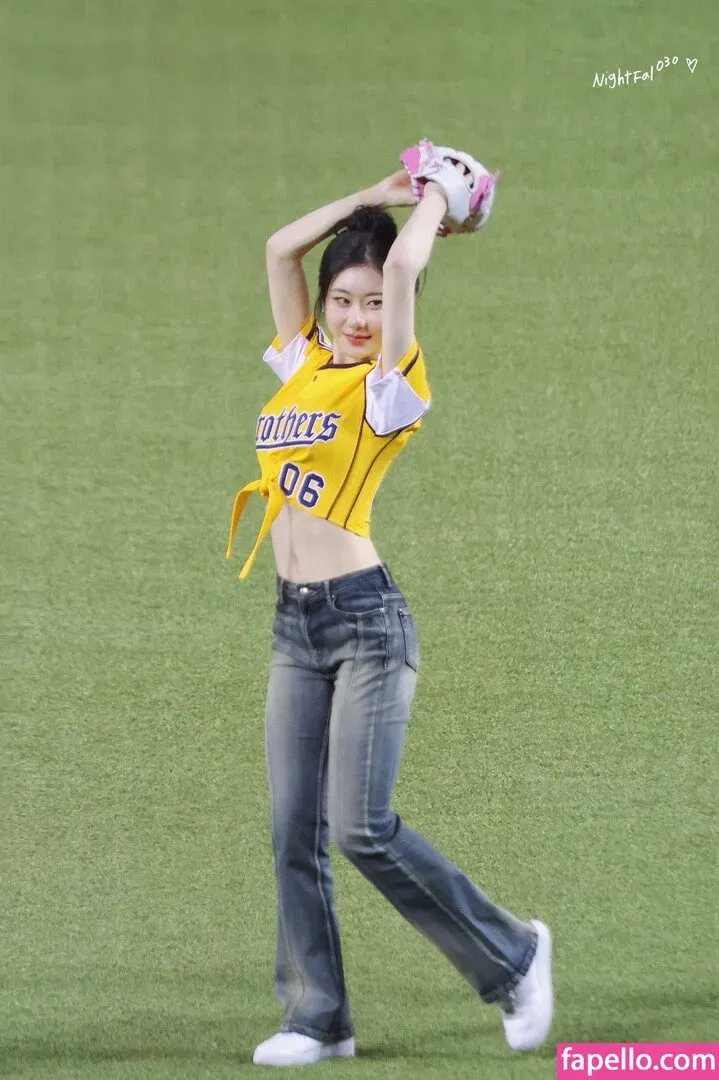 Chaeryeong Onlyfans Photo Gallery 