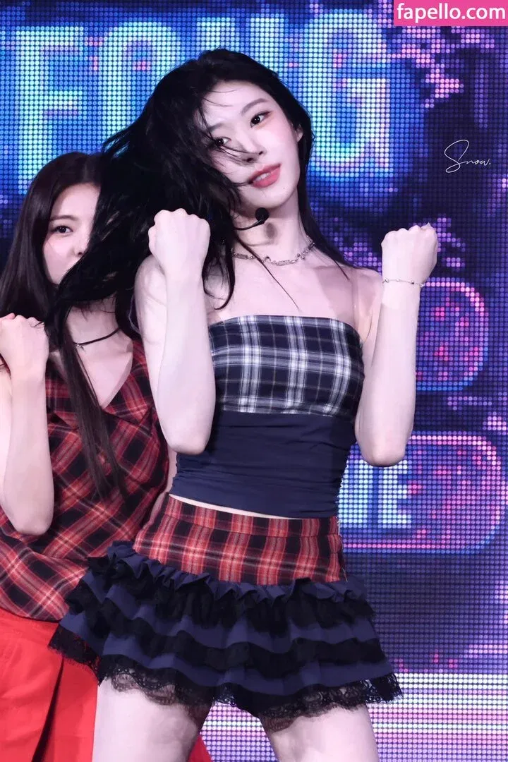 Chaeryeong Onlyfans Photo Gallery 