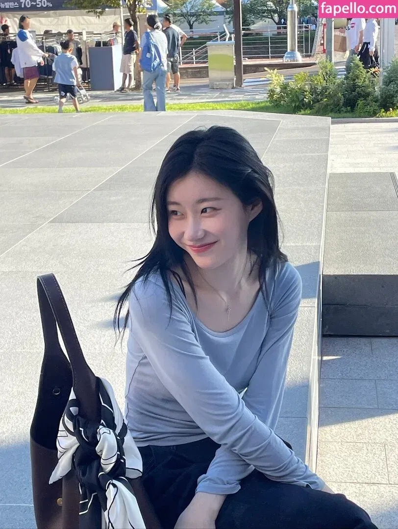 Chaeryeong Onlyfans Photo Gallery 