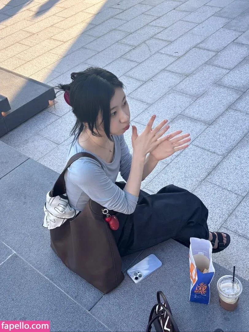 Chaeryeong Onlyfans Photo Gallery 