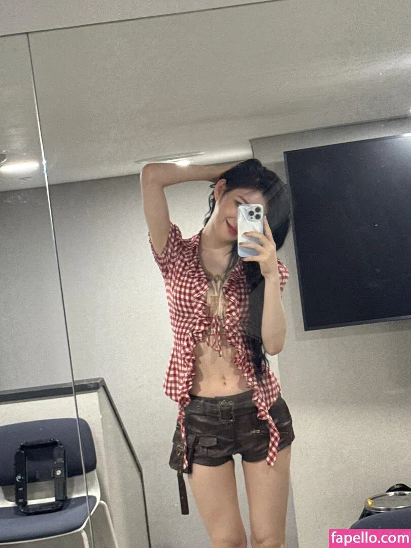 Chaeryeong Onlyfans Photo Gallery 