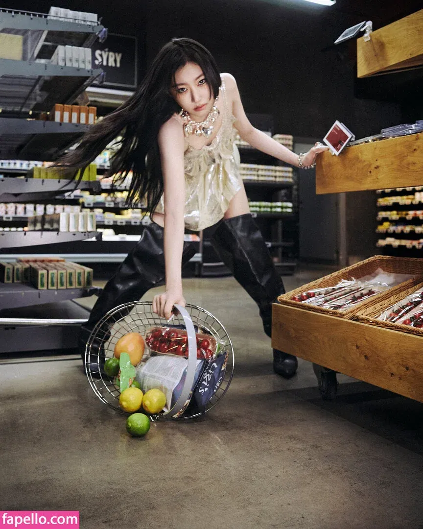 Chaeryeong Onlyfans Photo Gallery 