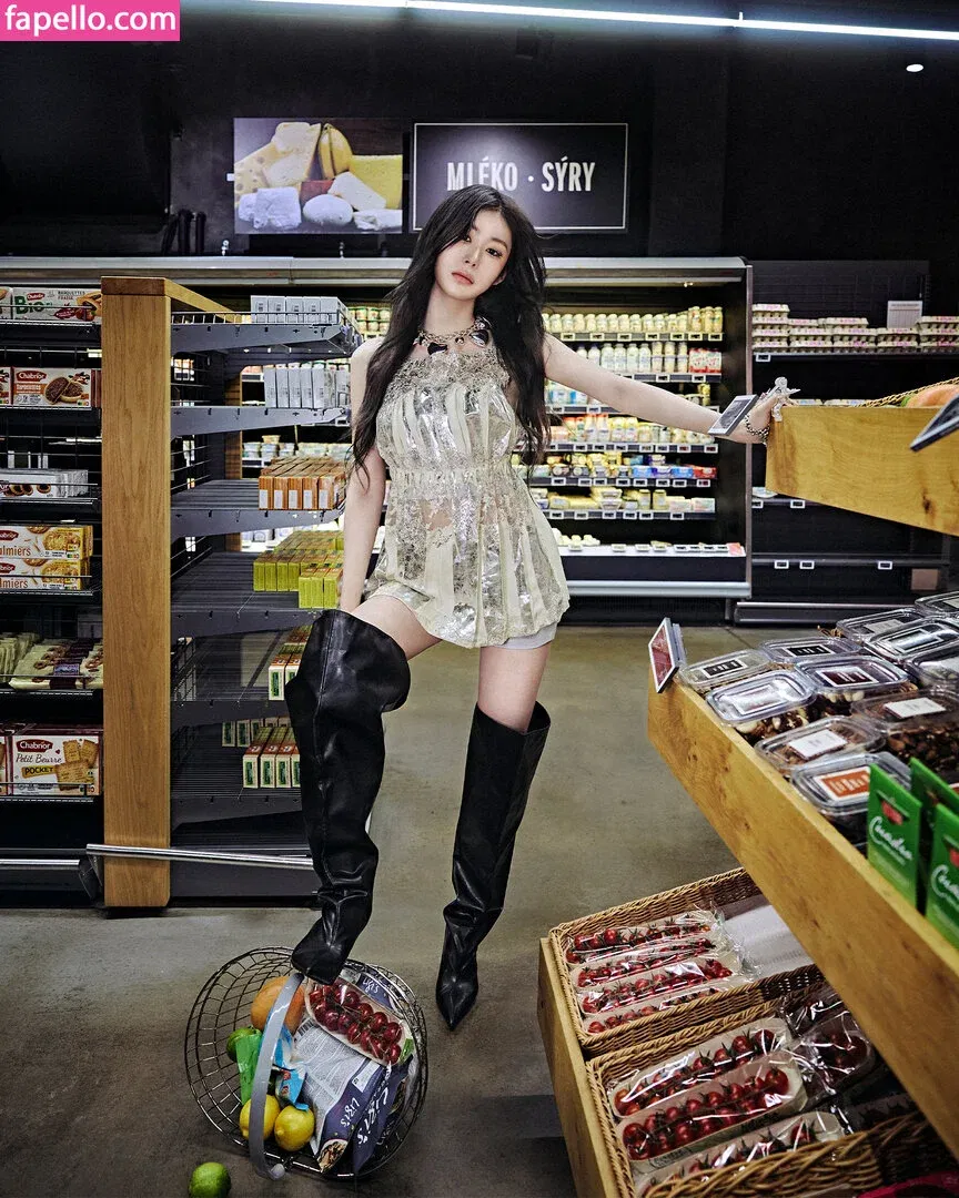 Chaeryeong Onlyfans Photo Gallery 