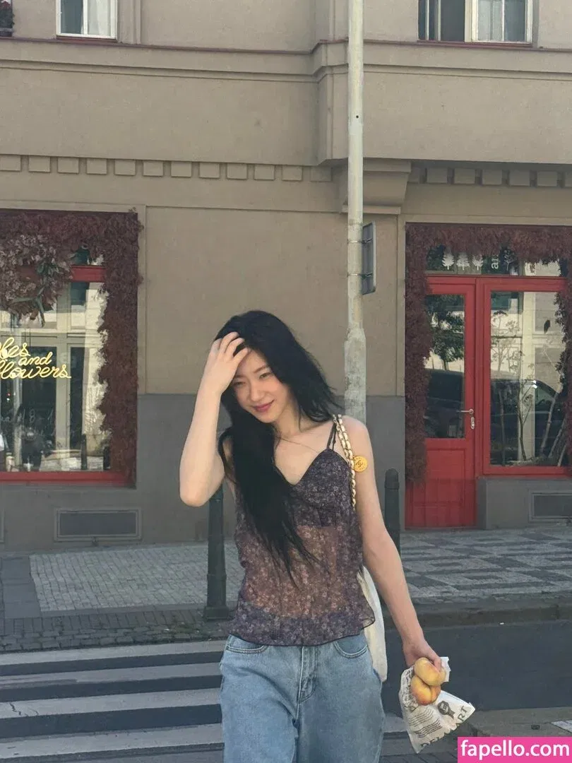 Chaeryeong Onlyfans Photo Gallery 