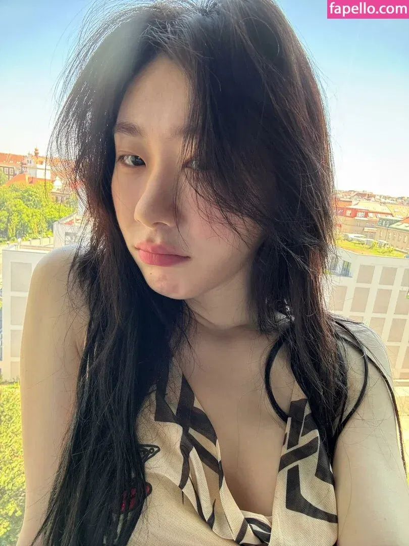 Chaeryeong Onlyfans Photo Gallery 