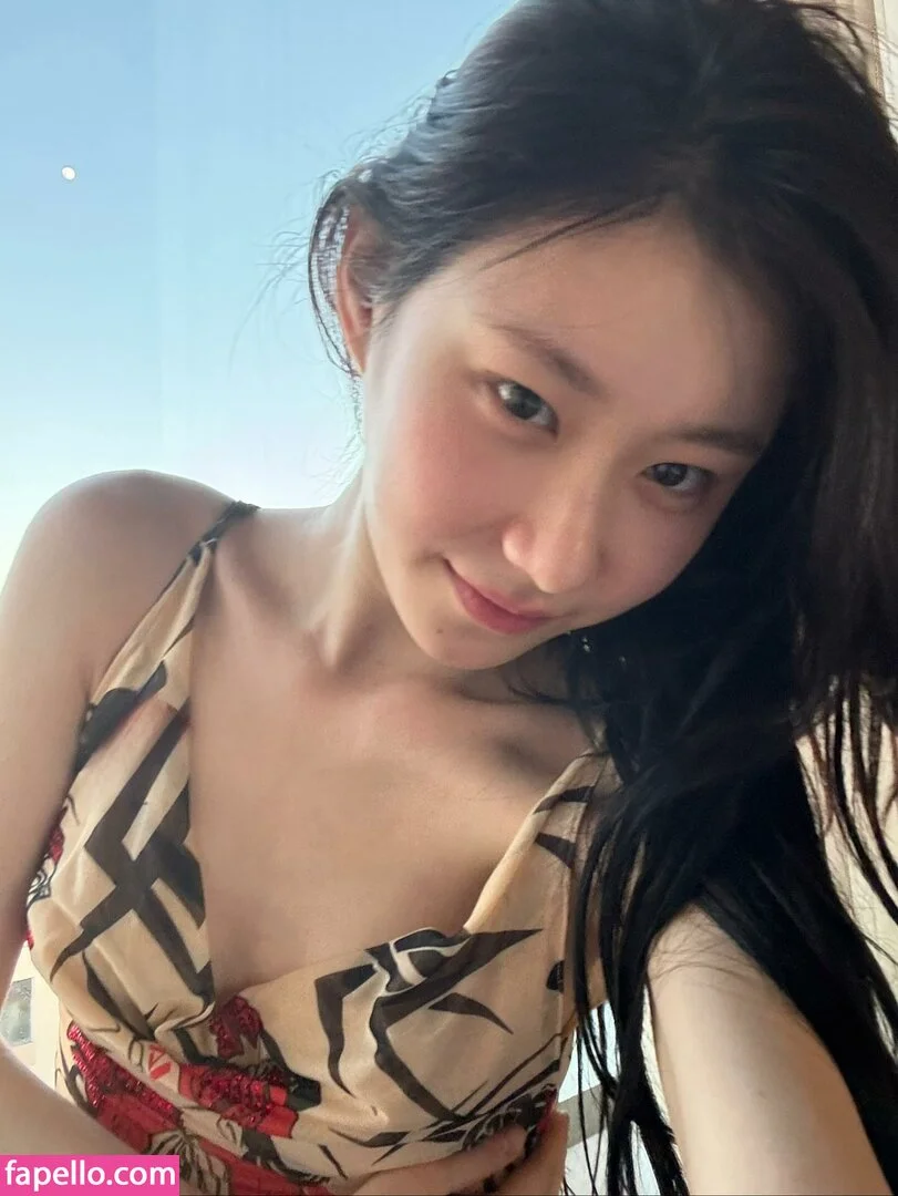 Chaeryeong Onlyfans Photo Gallery 